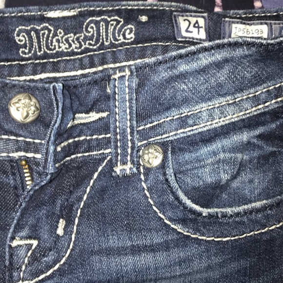 Gold Sequin Miss Me Jeans - Picture 6 of 7